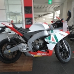 Aprilia RS4 125 Alitaliaカラー　横から