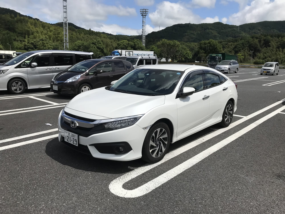 山口県のパーキングでシビックセダンを撮影