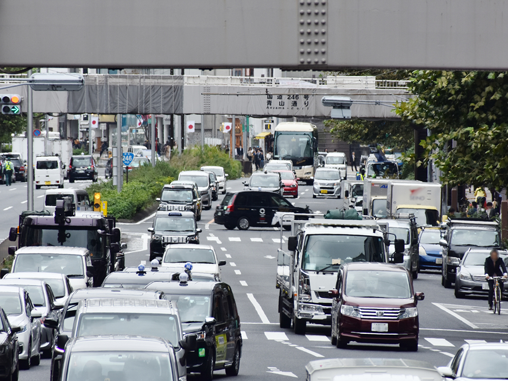 横断歩道がない道路を横切って事故・・・誰が悪い？