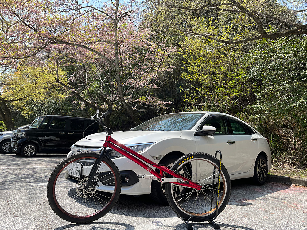 シビックセダンに自転車を積載